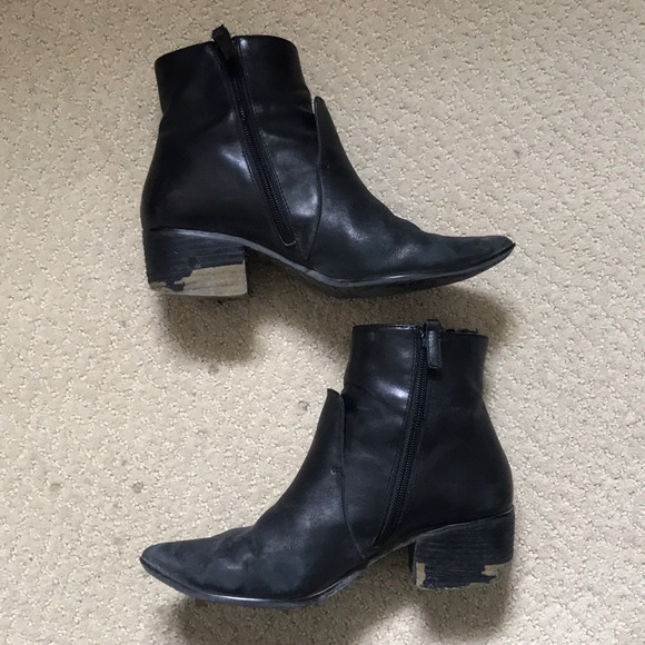 Used Tahari Raffi Boots - Picture 6 of 8